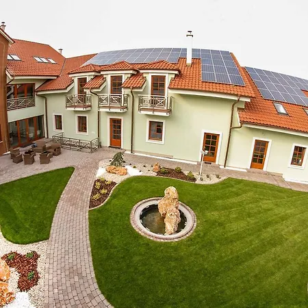 Tri Koruny Pensión 3*
